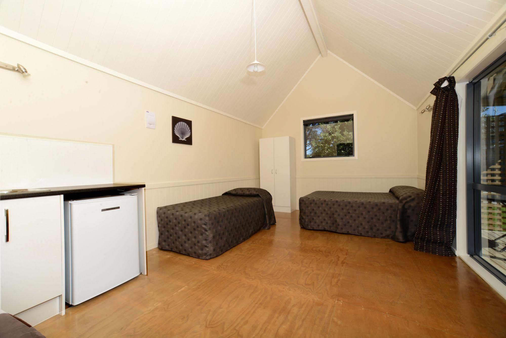 Camp Waipu Cove Hotel Екстериор снимка